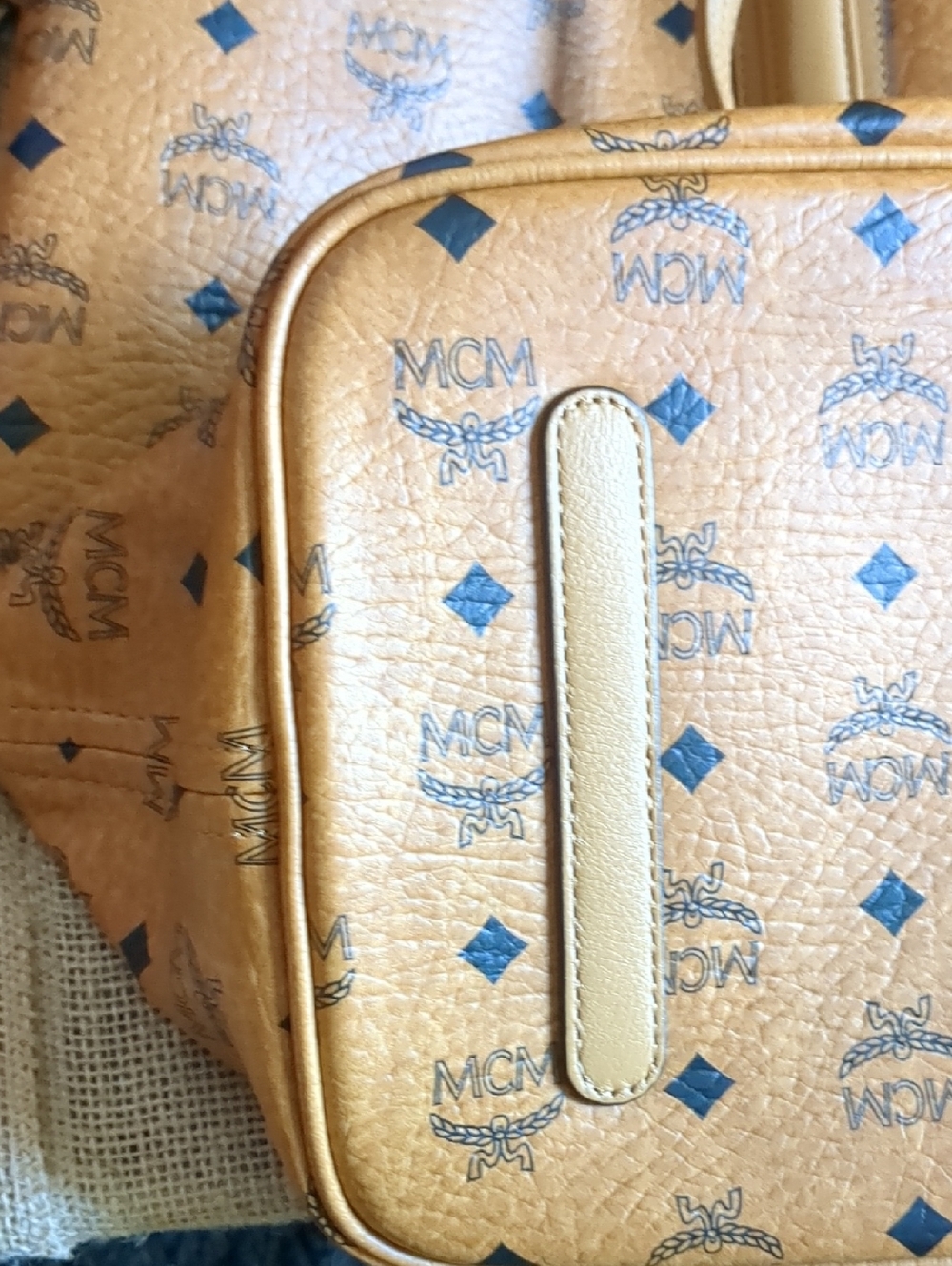 🧡MCM Cognac Monogram Tote with Gold Hardware. AUTHENTIC 🧡🧡 - Picture 6 of 16